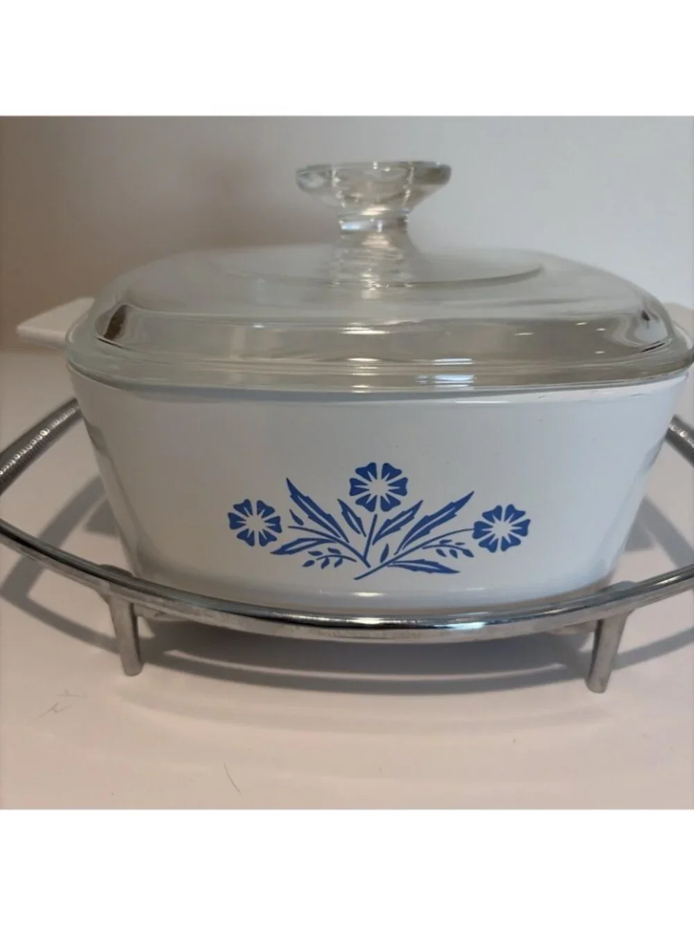 VTG Corning Ware Blue Cornflower Casserole 1 1/2 QT W/ Pyrex Lid & Metal Trivet